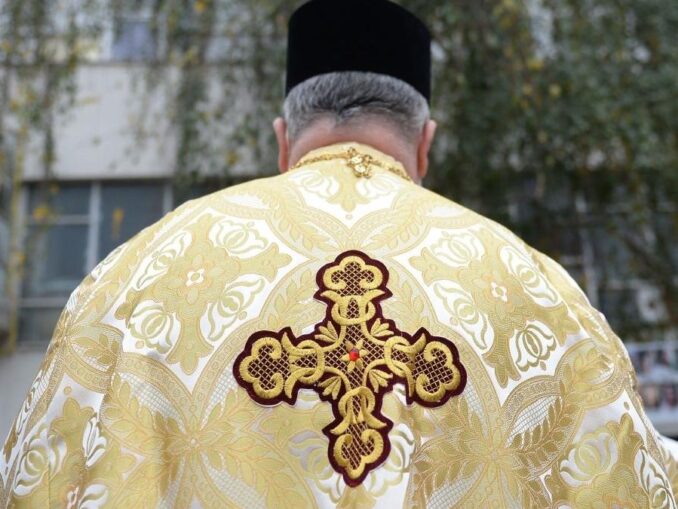 După o carieră politică și o anchetă DNA, un senator a ales drumul preoției