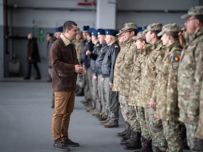 Ministrul Apărării ar fi vrut să facă armata, dar i-a trecut vremea cu cinci ani