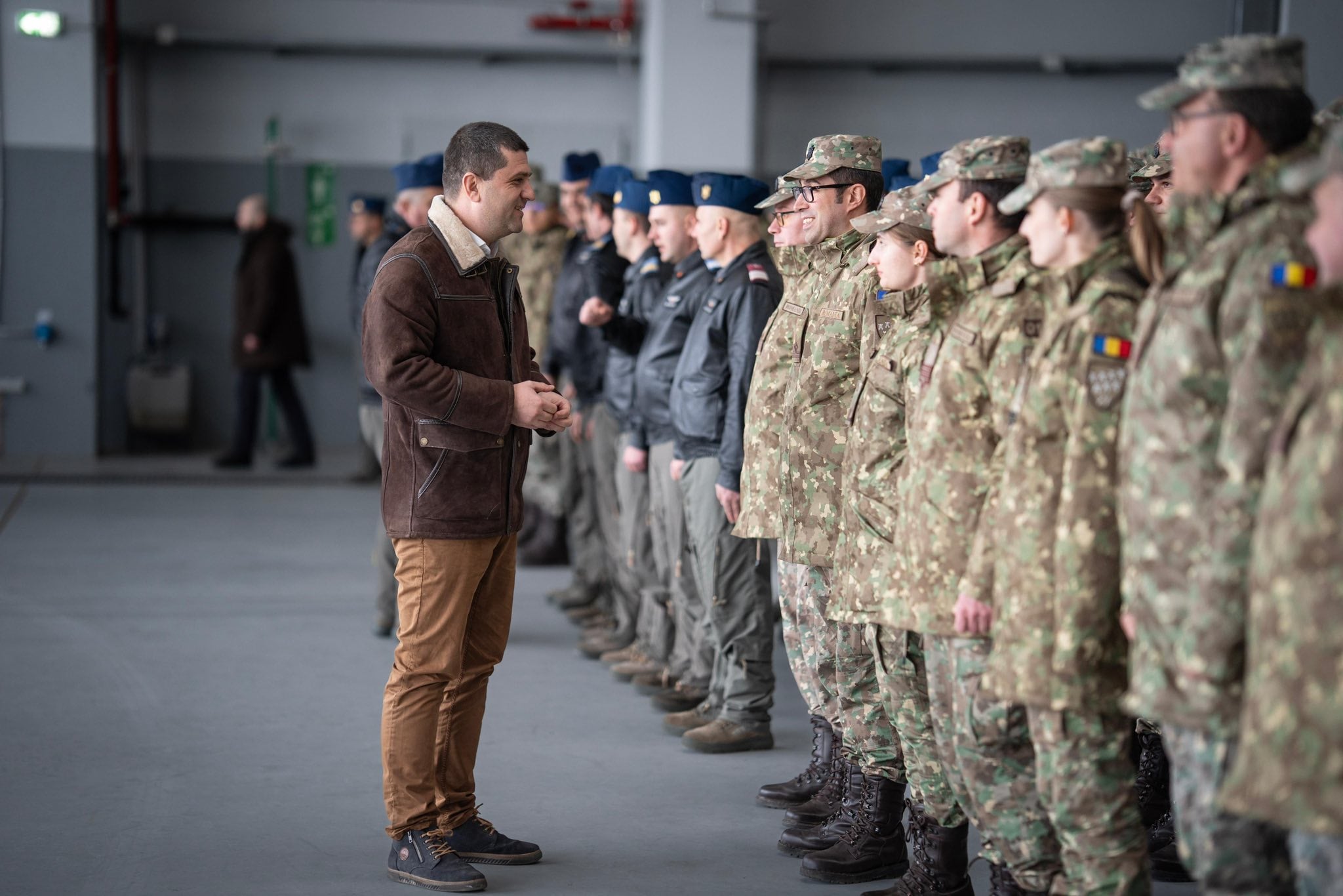 Miruță a găsit soldați contrafăcuți la Satu Mare. Trimiși pe „front” în gospodăriile superiorilor