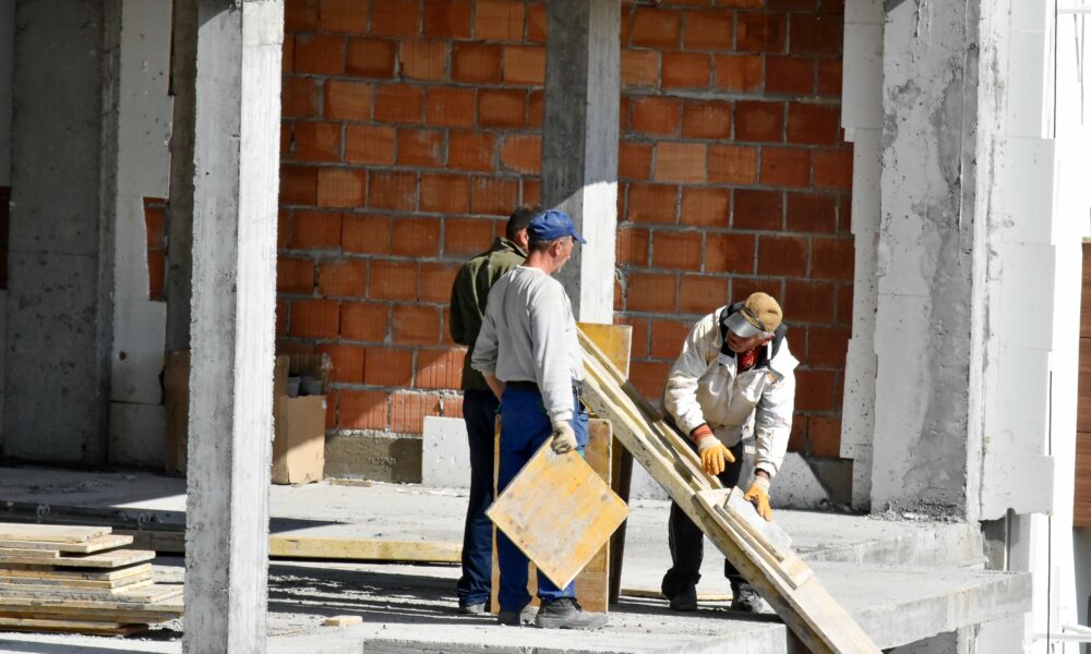 Se scumpesc construcțiile: 15.000 de euro vei plăti în plus la o casă de 100.000 de euro