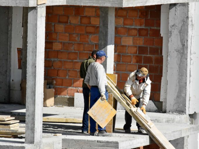 Se scumpesc construcțiile: 15.000 de euro vei plăti în plus la o casă de 100.000 de euro