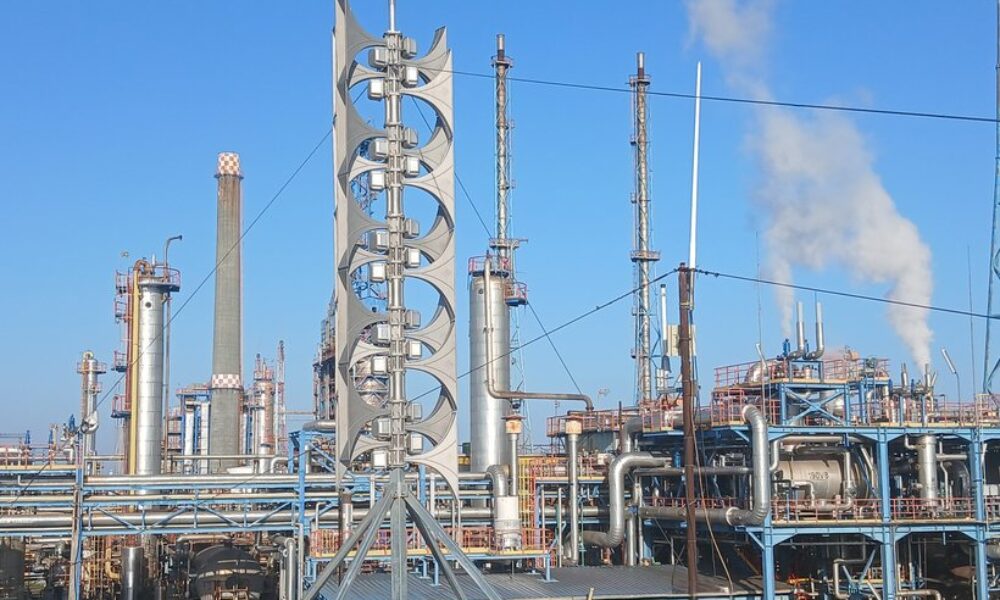 Protest la Rafinăria Petromidia. Sindicaliştii suspendă negocierile