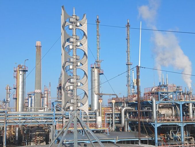Redeschiderea Petromidia calmează puţin piaţa carburanţilor