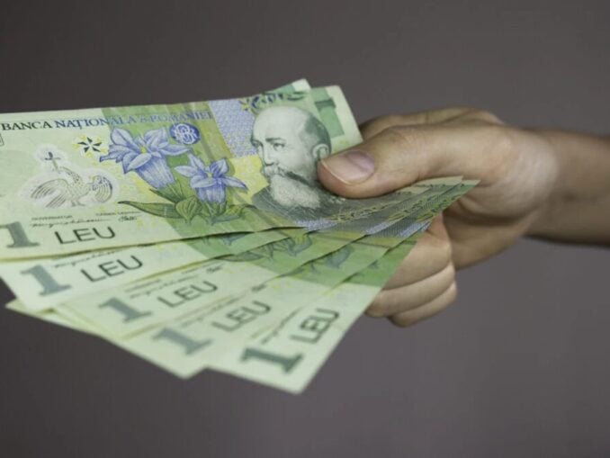 Suma minimă de bani pe care orice român trebuie să o aibă în casă în 2026