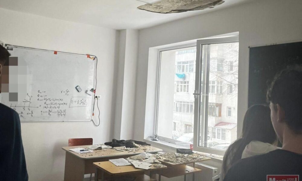 Tavanul unui liceu recent renovat cu bani din PNRR, prăbușit peste elevi