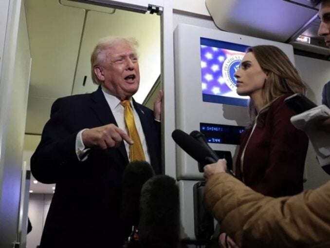 Air Force One se „stinge”. Trump, forțat să schimbe aeronava