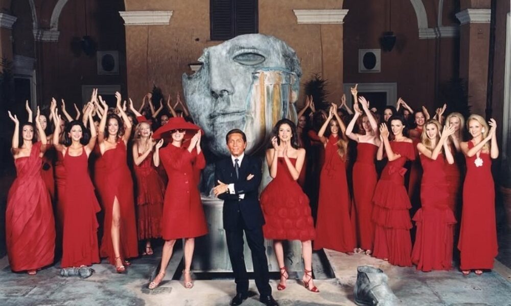 Designerul italian Valentino a murit. Avea 93 de ani