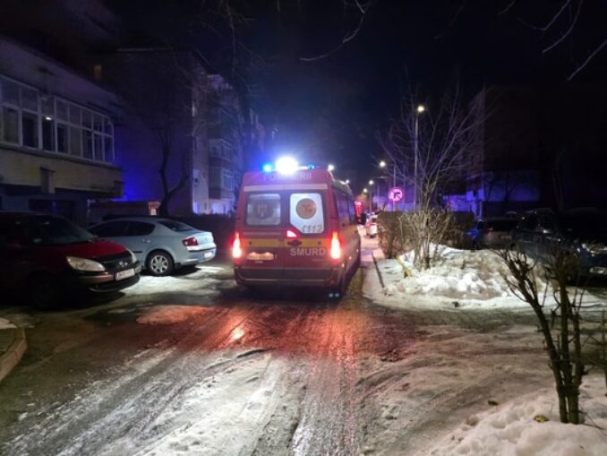 Explozie într-un bloc din Alba Iulia. Două persoane au fost rănite UPDATE