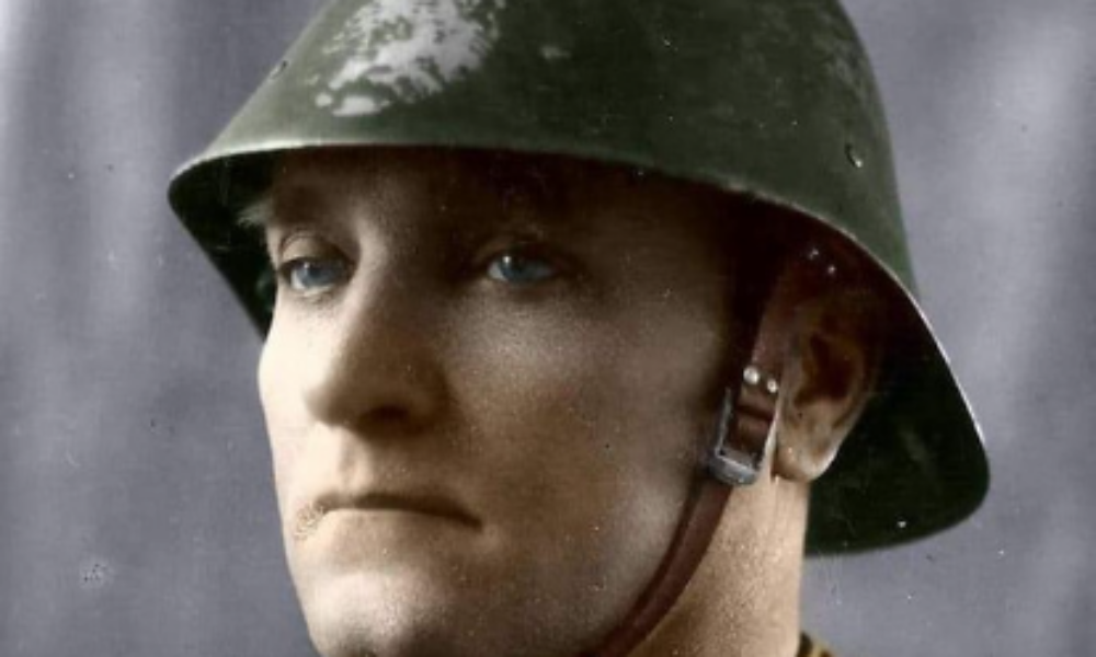 Priviri curioase în dosarele Securităţii