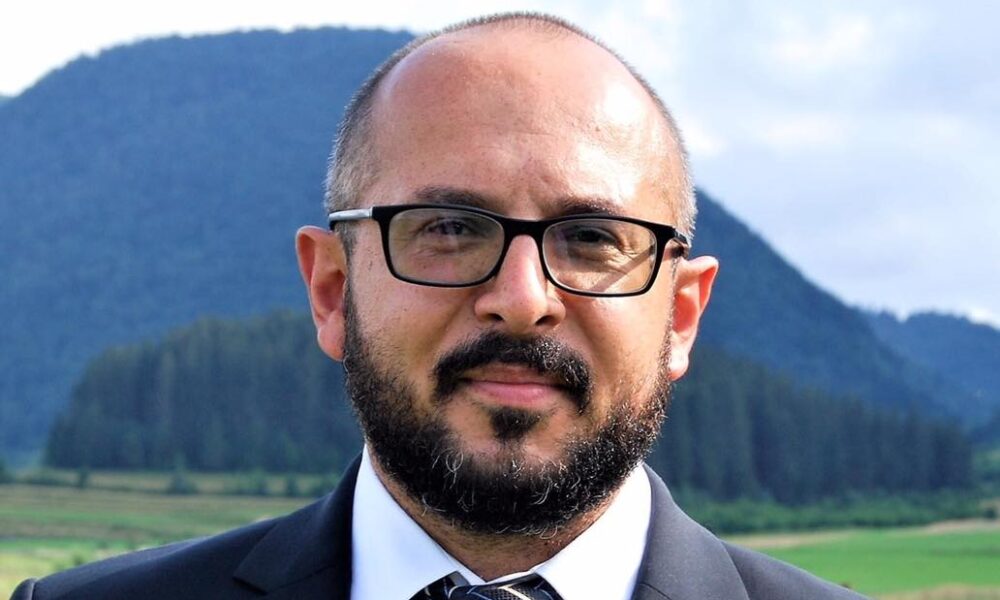 Drept la replică. Un candidat la șefia Romsilva susține că nu e membru de partid. S-a suspendat cu 4 zile înainte de a-și depune dosarul