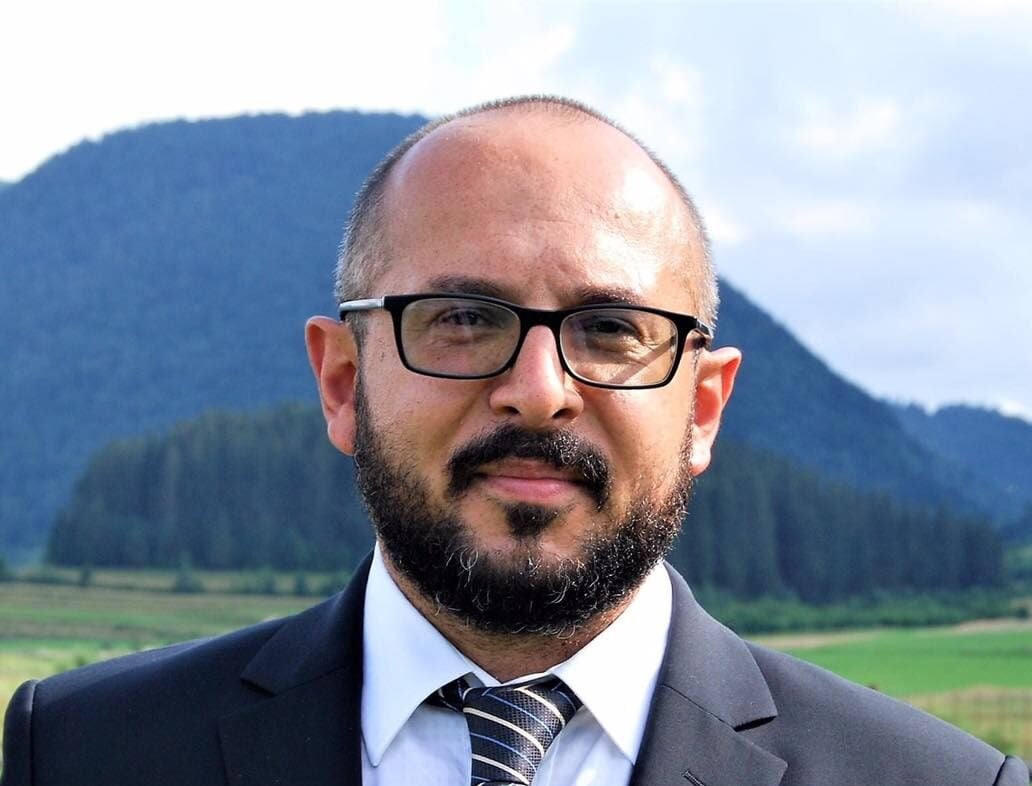 Drept la replică. Un candidat la șefia Romsilva susține că nu e membru de partid. S-a suspendat cu 4 zile înainte de a-și depune dosarul