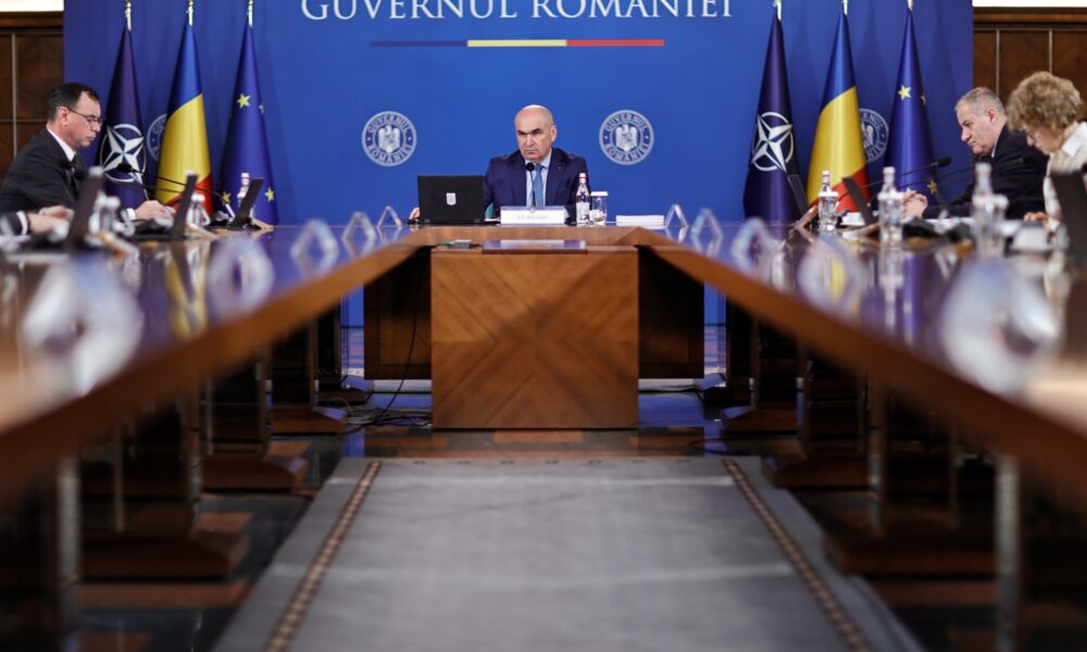 LIVE VIDEO Guvernul a adoptat noi tăieri. Urmează creșterea vârstei de pensionare pentru militari
