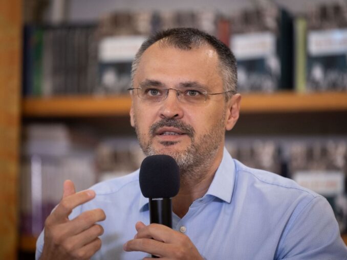 Ghinea demontează imaginea de USR-ist a lui Bolojan: I-a luat la Guvern pe ăia care erau dronele sistemului – VIDEO