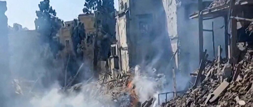 Israelul a bombardat o școală de fete din Iran: 85 de morți