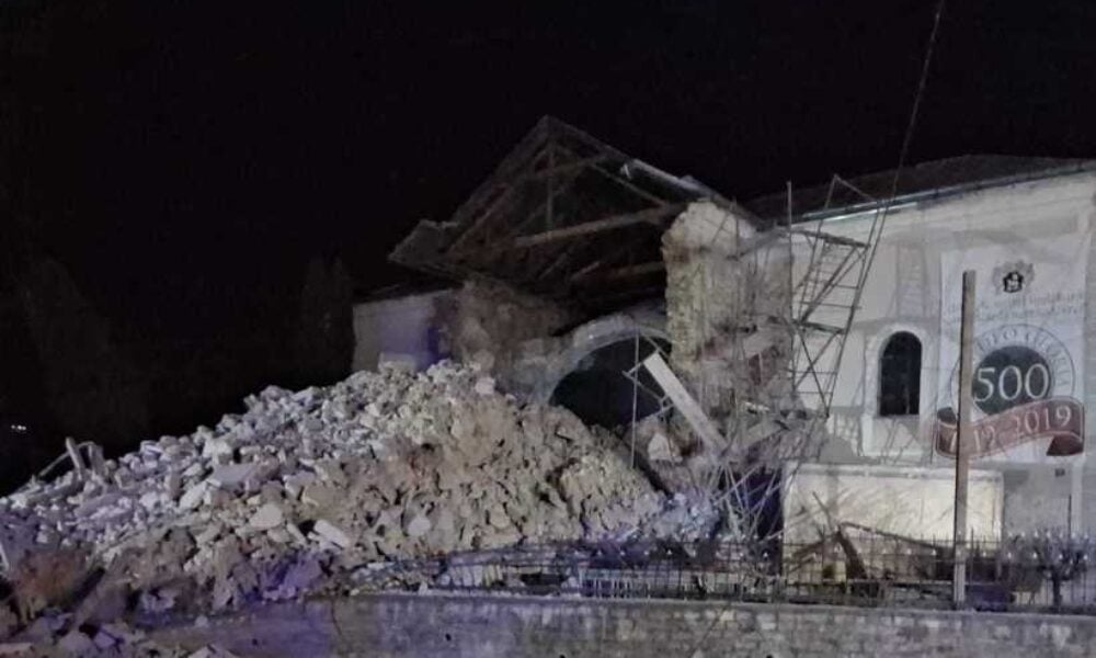 Biserică prăbușită în apropierea unei secții de poliție. O polițistă a fost rănită