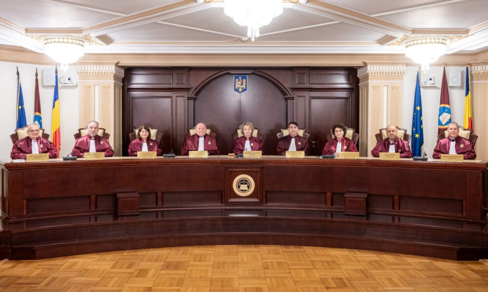 Legea energiei, pe masa CCR. Parlamentul, acuzat că a depășit limitele legale