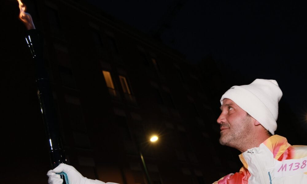 Cristian Chivu a purtat torța olimpică – VIDEO