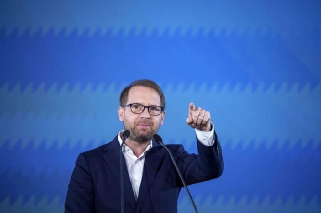 USR dă de pămînt cu „status quo”
