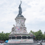 Paris, poliție, adunare ilegală, salut nazist, svastici