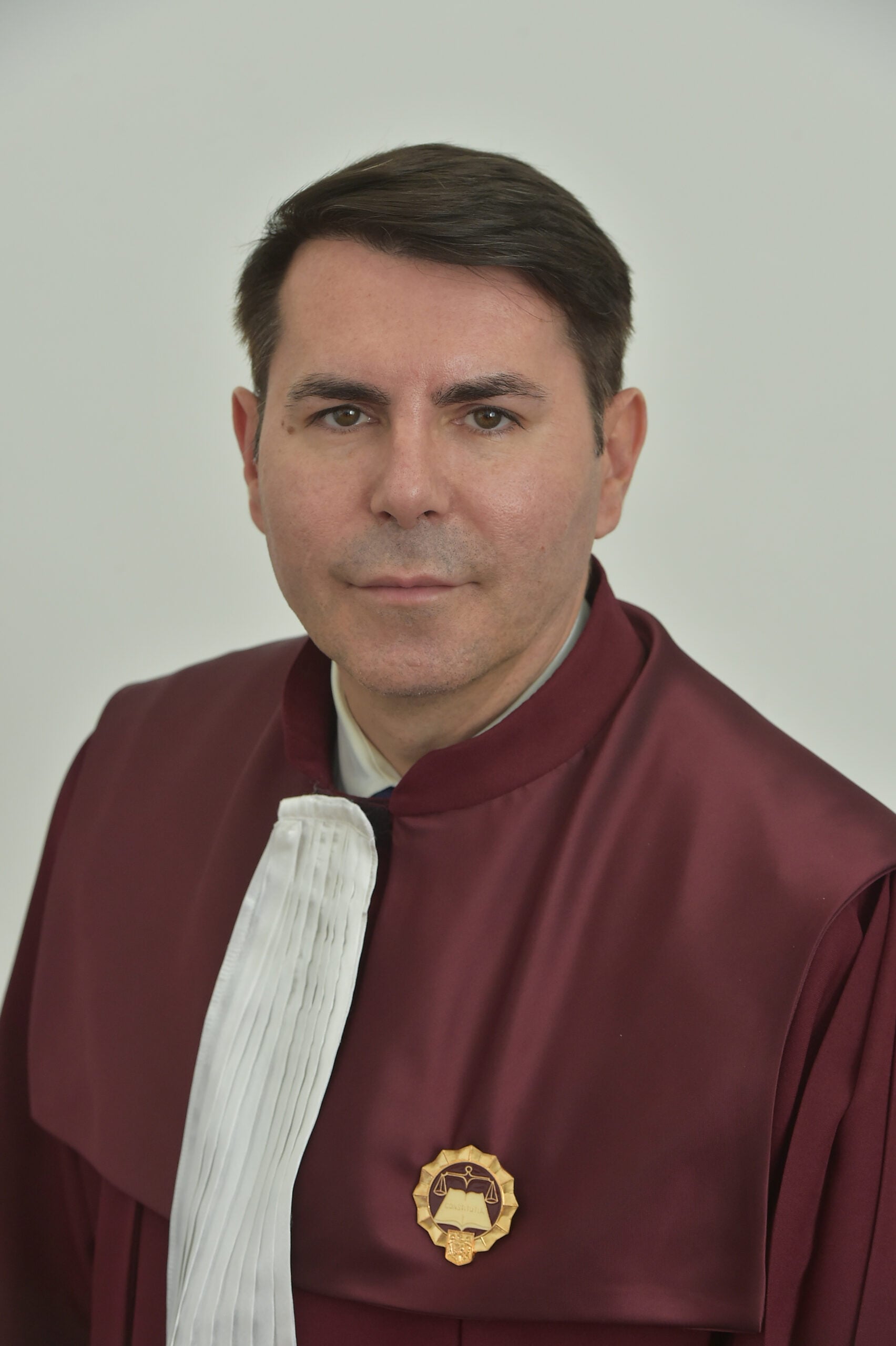 Un judecător CCR și-a luat concediu subit, cu o zi înaintea deciziei pe pensiile speciale. Ar putea genera o nouă amânare