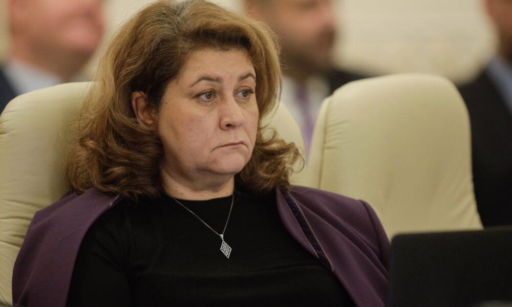Cine e doamna Pescaru, finanțista găsită vinovată de Ciolacu, Boloș și Grindeanu pentru cumpătare