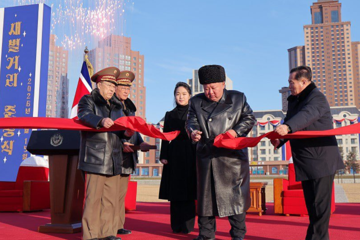Kim Jong Un inaugurează cartierul „consolării” pentru familiile soldaților uciși