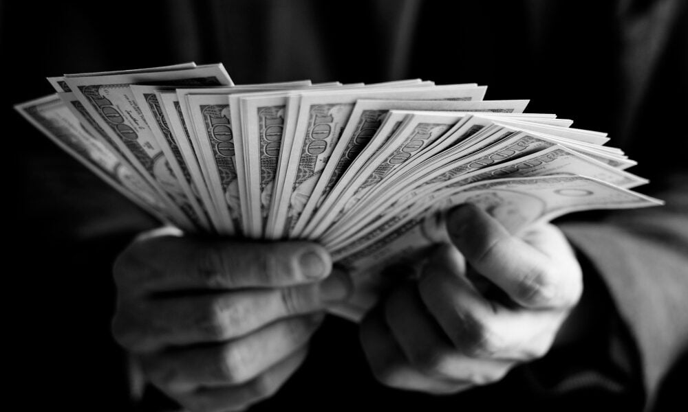 Cine sunt cei șase miliardari ai României. Au o avere de 100.000 de ori mai mare decât avuția medie