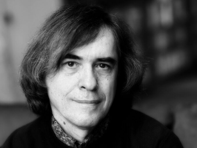 „Pare că ne-ndreptăm spre un hibrid om-mașină, dar eu cred că mergem către lumea din Matrix” – Mircea Cărtărescu INTERVIU