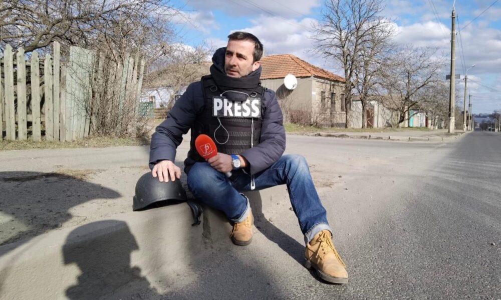 “Frică de moarte ne este, dar cred că nu o conștientizăm în totalitate”. Povestea unui reporter de război