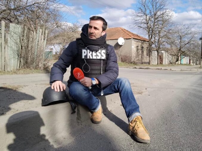“Frică de moarte ne este, dar cred că nu o conștientizăm în totalitate”. Povestea unui reporter de război