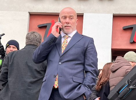 Ministrul CultUrii este dependent de telefon. Cum arată „uitatul“ de unde ai plecat – REPORTAJ