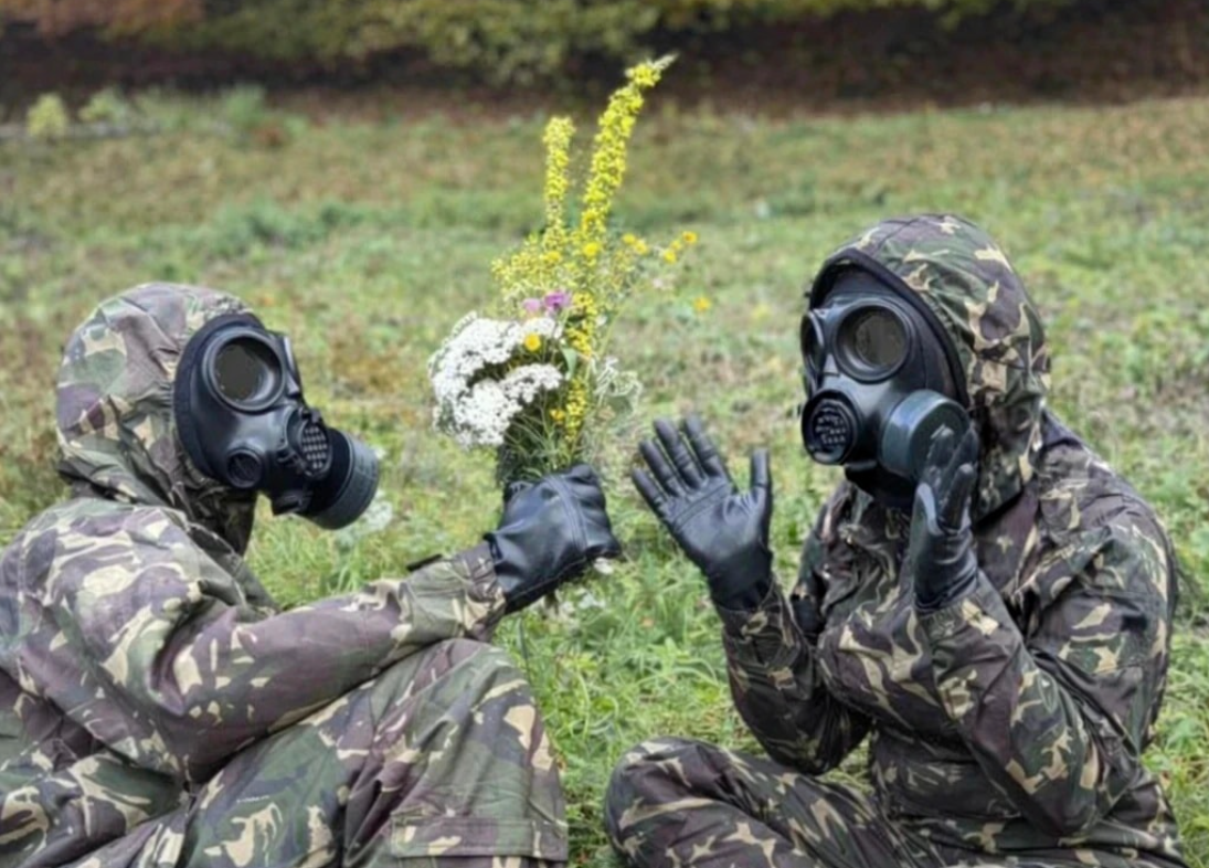 MAI: Dragostea-i precum mascaţii – te-ai lipsi, dar ea tot vine