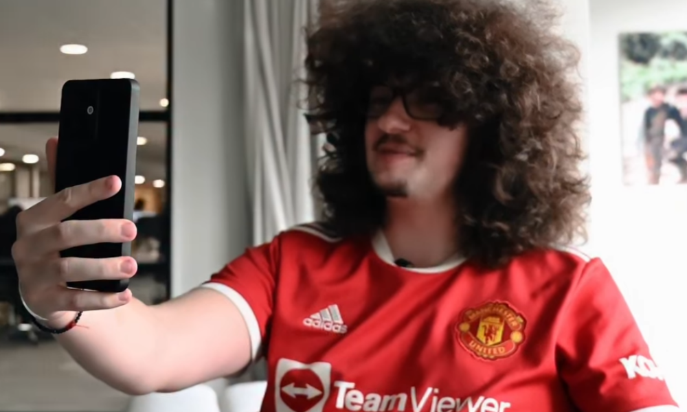 Jucătorii lui Manchester United, iritați de fanul care nu se tunde până la 5 victorii consecutive