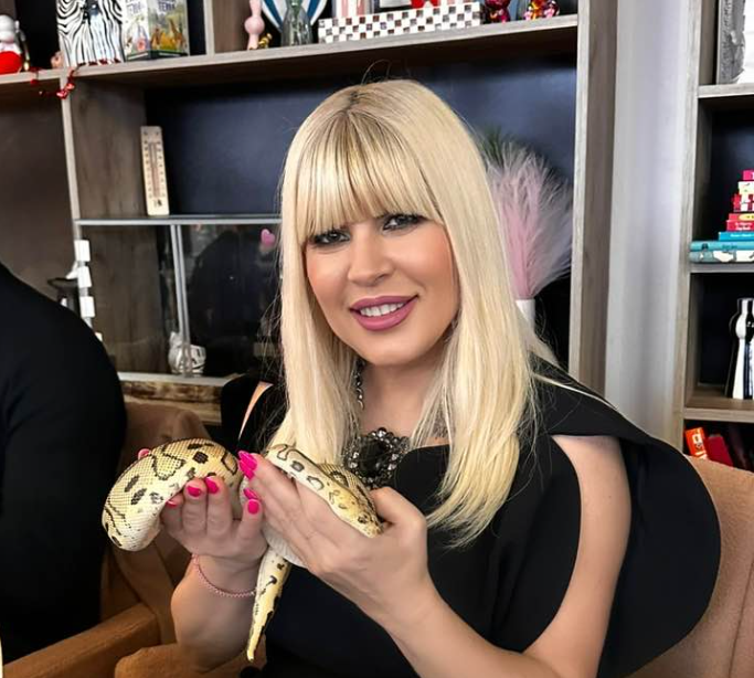 Udrea: La câți șerpi „am ținut la sân”, cu acesta a fost o joacă