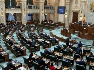 Reformă cu frâna de mână trasă. Încă un om dat afară de Bolojan a câștigat în instanță