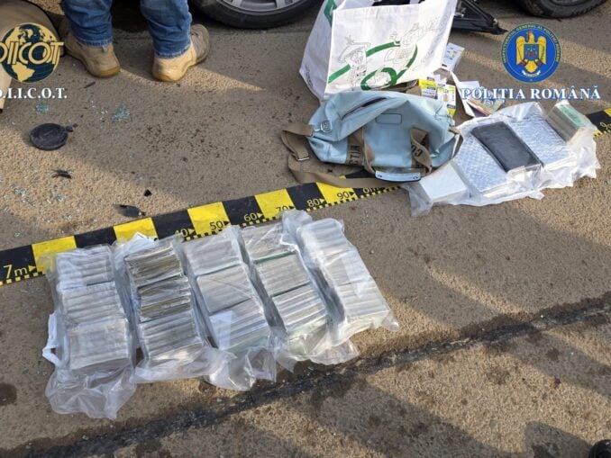 Operațiune ca-n filme: Cocaină, focuri de armă și polițiști loviți cu mașina