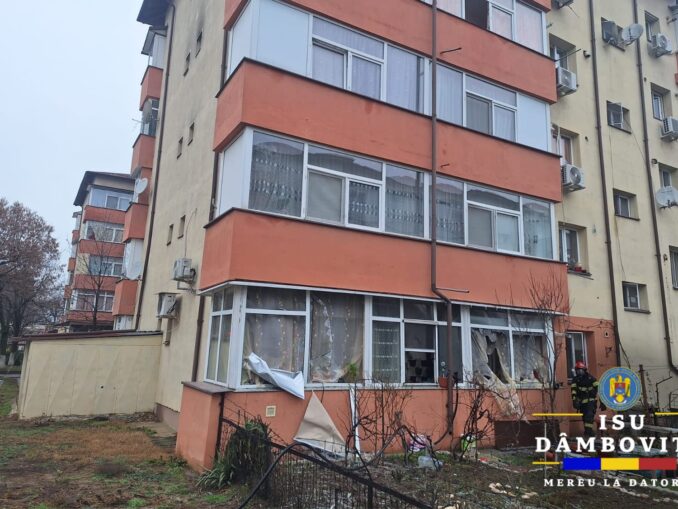 Explozie într-un bloc din Dâmbovița. 17 persoane au fost evacuate