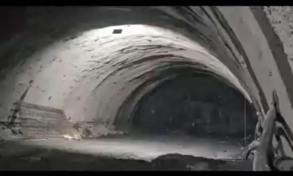 VIDEO Imagini spectaculoase de pe cel mai provocator tronson al autostrăzii care străpunge Carpații