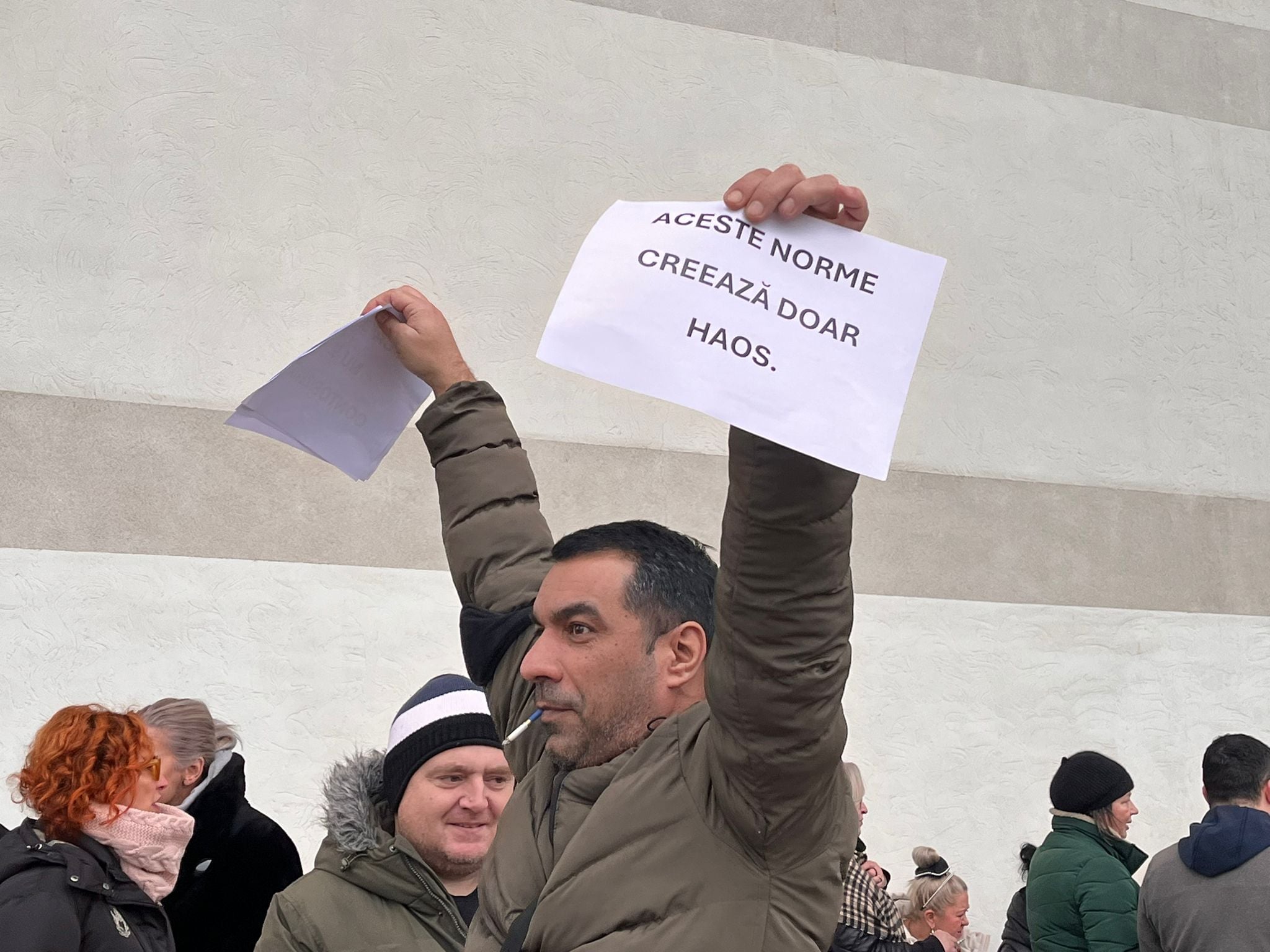 Poza pentru articolul Ministrul CultUrii este dependent de telefon. Cum arată „uitatul“ de unde ai plecat – REPORTAJ