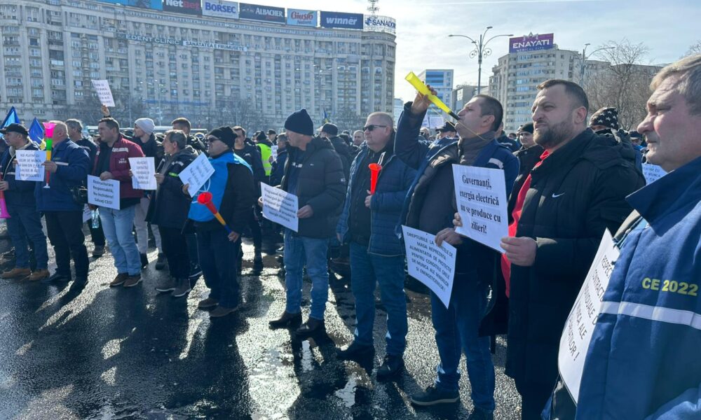 „Oamenii de bine” au descins iar în Capitală și cer tichete de masă și vouchere de vacanță – REPORTAJ de la protestul minerilor