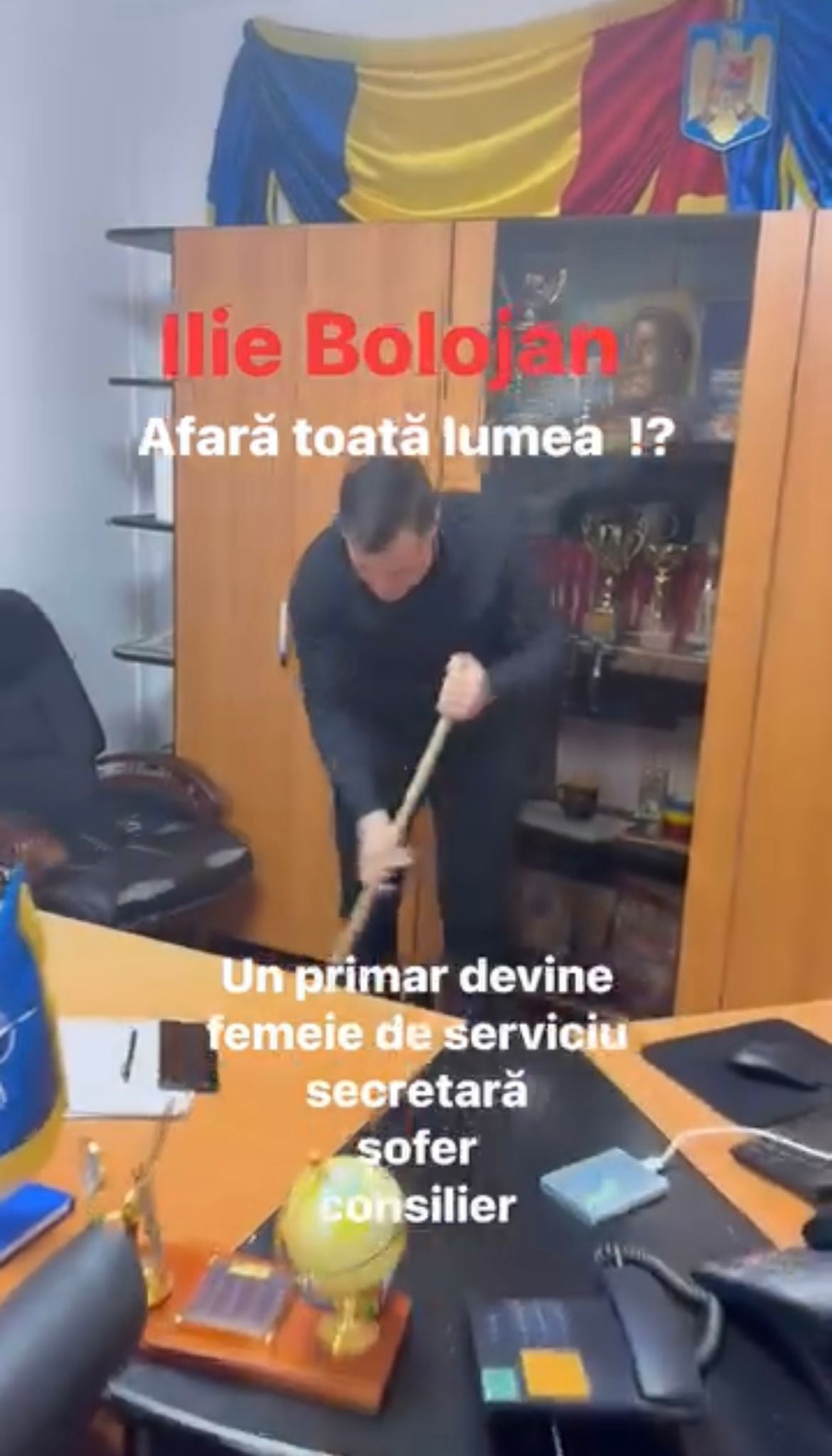 VIDEO Dușmanul lui Bolojan din PNL lovește din nou. Dă cu mătura ca să arate unde duce austeritatea premierului