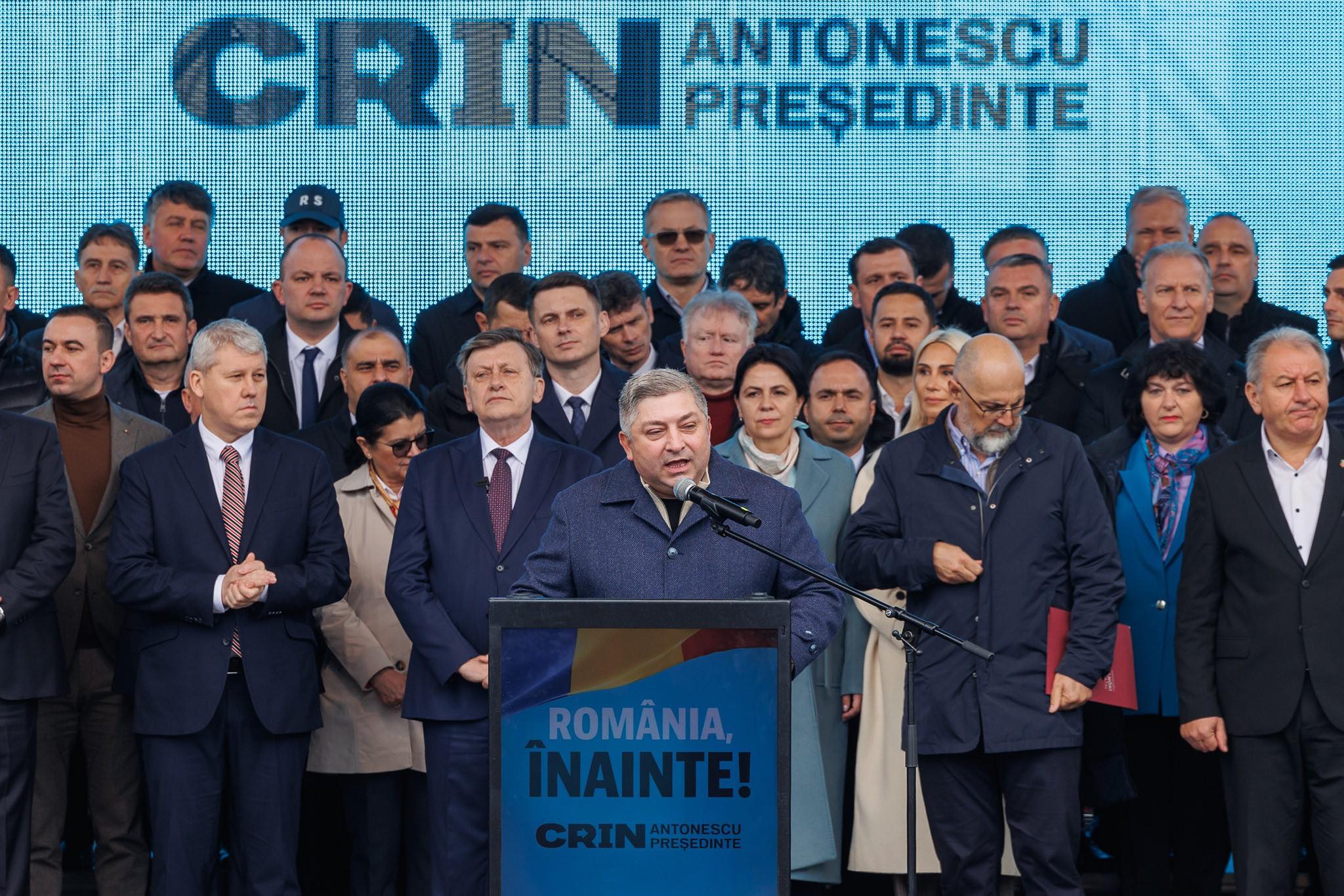 Un fruntaș PNL se recomandă „misogin și labagiu”: Cu tine, Ilie, țara a devenit Republica Foarfecii