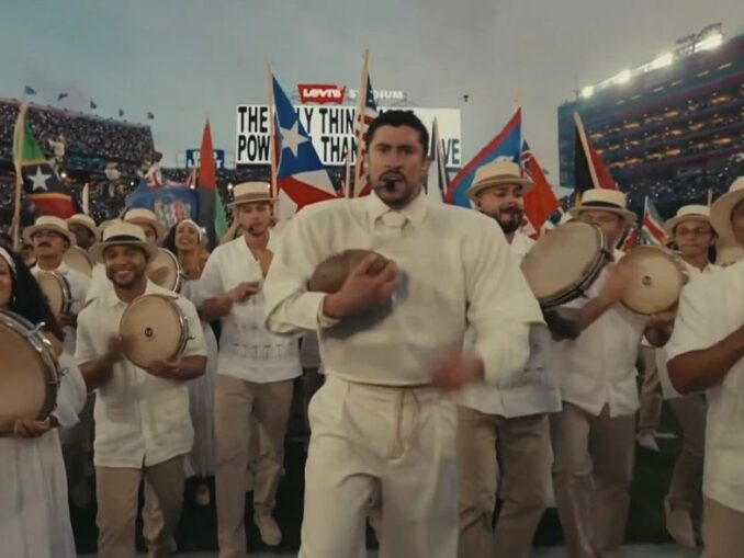 VIDEO Concertul lui Bad Bunny din pauza Super Bowl, motiv de scandal în SUA