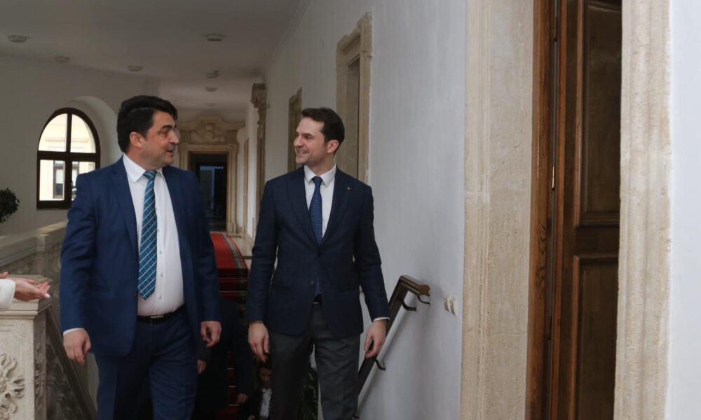 Bolojan ar fi găsit altul mai Breaz să taie mai departe la Educație