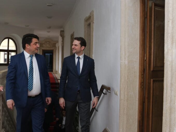 Bolojan ar fi găsit altul mai Breaz să taie mai departe la Educație