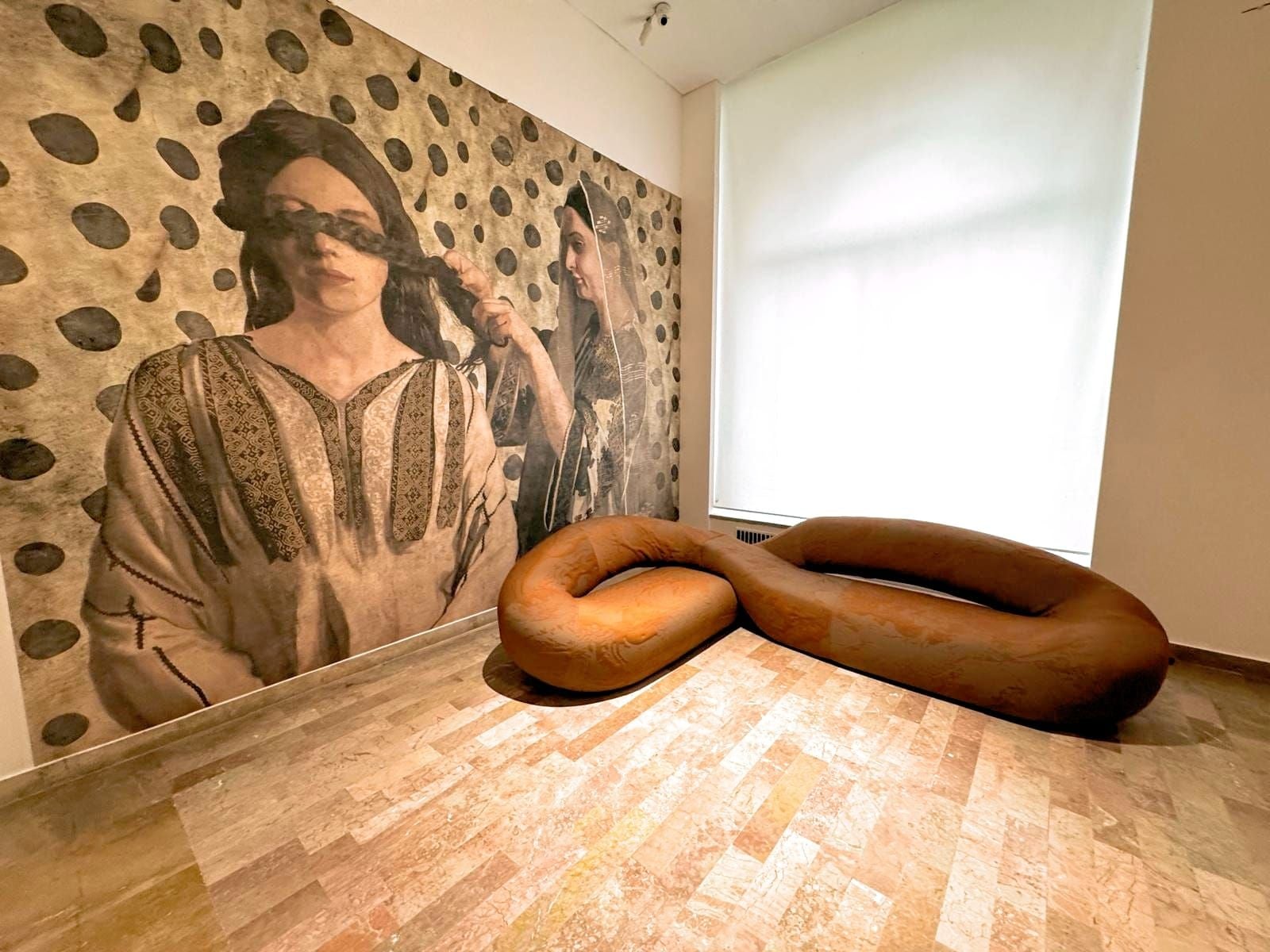 Canapea controversată la MNAR