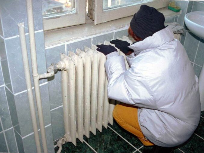 Iarna-i grea, caloriferul rece. Cât gaz mai are România să ieșim din iarnă?