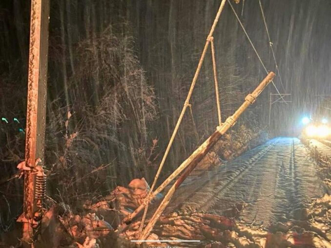 Circulaţia a 22 de trenuri, suspendată din cauza ninsorilor şi a viscolului