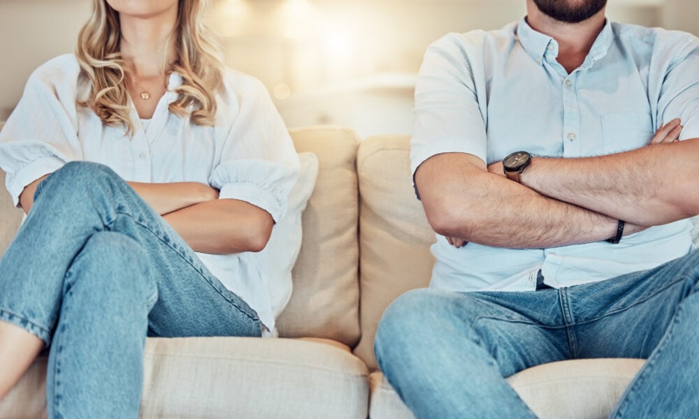 După divorț, soții pot să-și aleagă numele dorit. Inițiativă USR adoptată de Senat