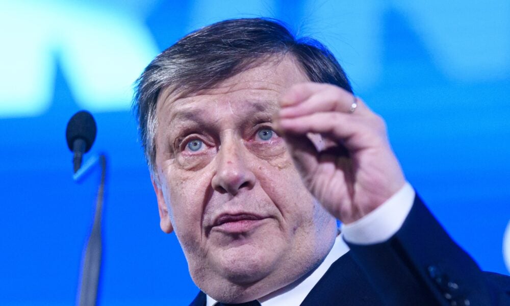 Crin Antonescu s-a întors și „lovește” în Bolojan: E ca un instalator chemat să repare o țeavă